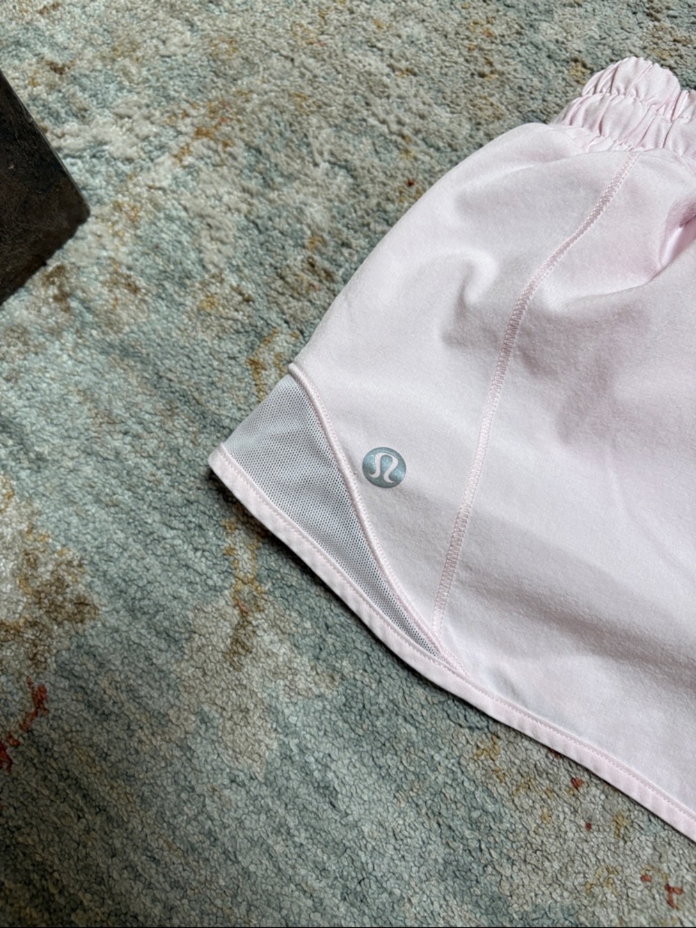 lululemon athletica Pale Pink Women’s Athletic Shorts size 4 inseam 2.5 - Picture 3 of 6